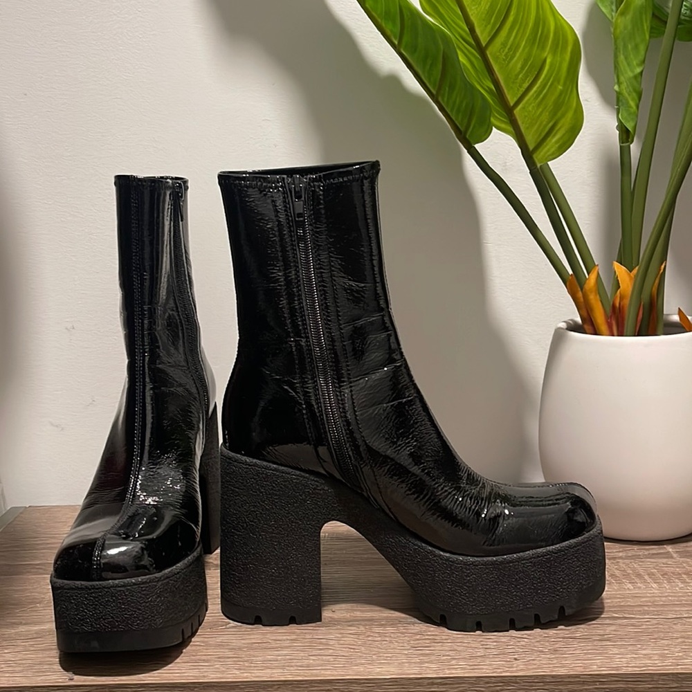 Jeffrey Campbell Refresh Platform Boot size 7